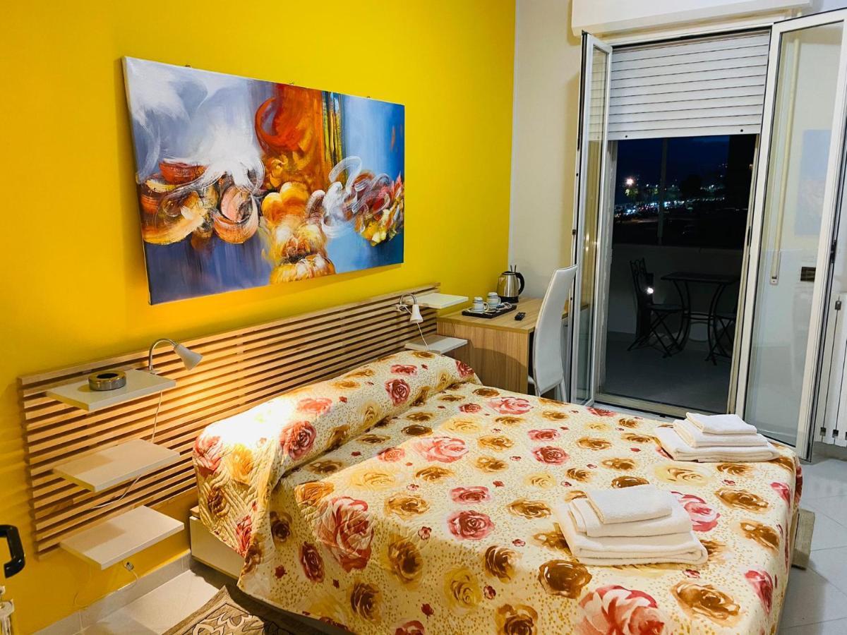 B E B Le Terrazze Sul Mare Bed & Breakfast Катандзаро Екстериор снимка