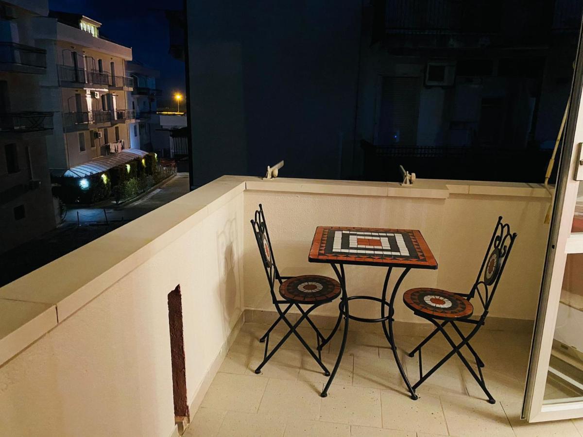 B E B Le Terrazze Sul Mare Bed & Breakfast Катандзаро Екстериор снимка