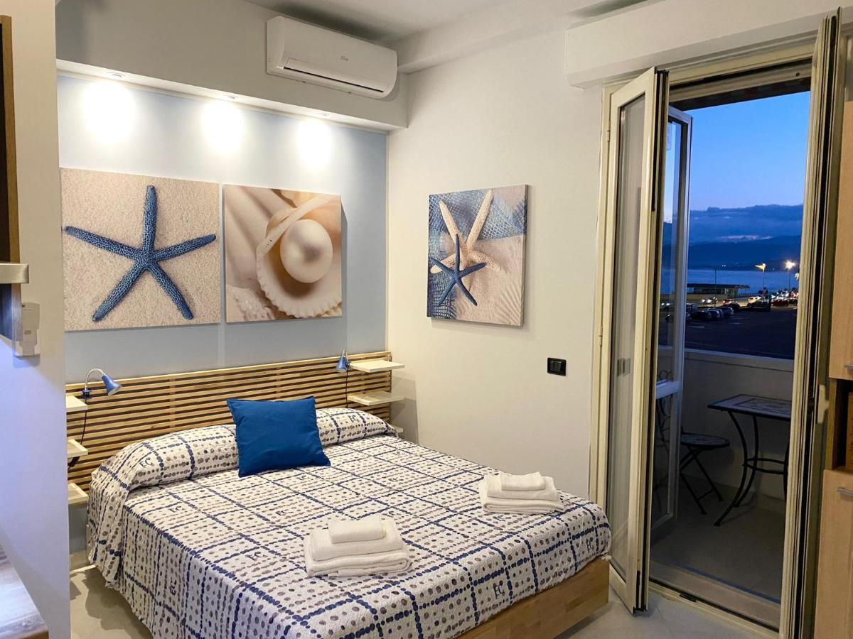 B E B Le Terrazze Sul Mare Bed & Breakfast Катандзаро Екстериор снимка