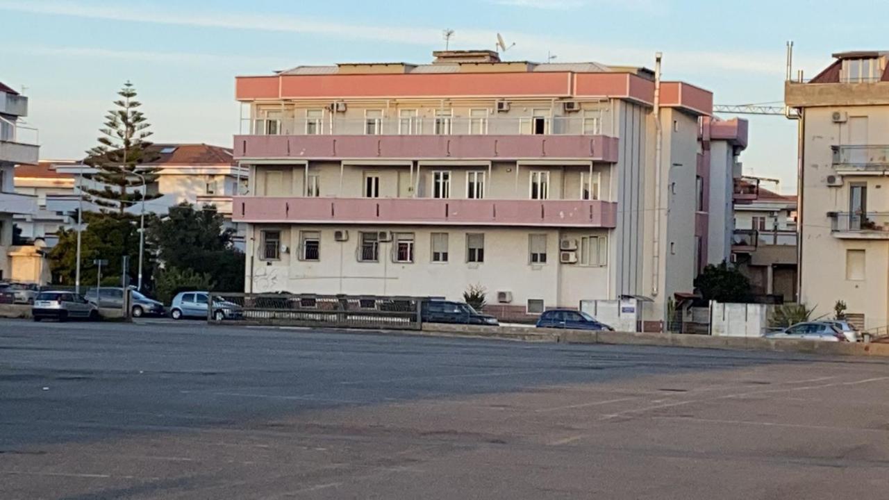 B E B Le Terrazze Sul Mare Bed & Breakfast Катандзаро Екстериор снимка