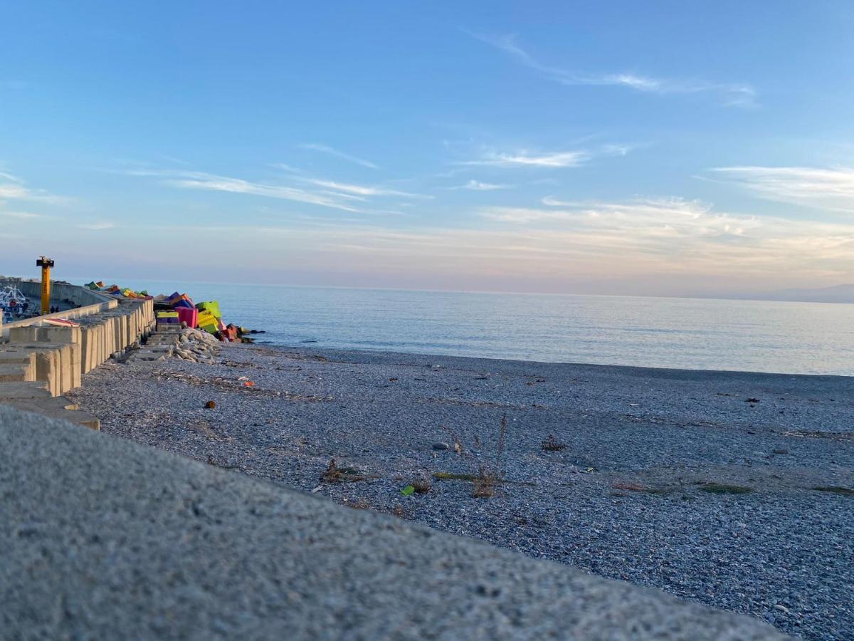 B E B Le Terrazze Sul Mare Bed & Breakfast Катандзаро Екстериор снимка