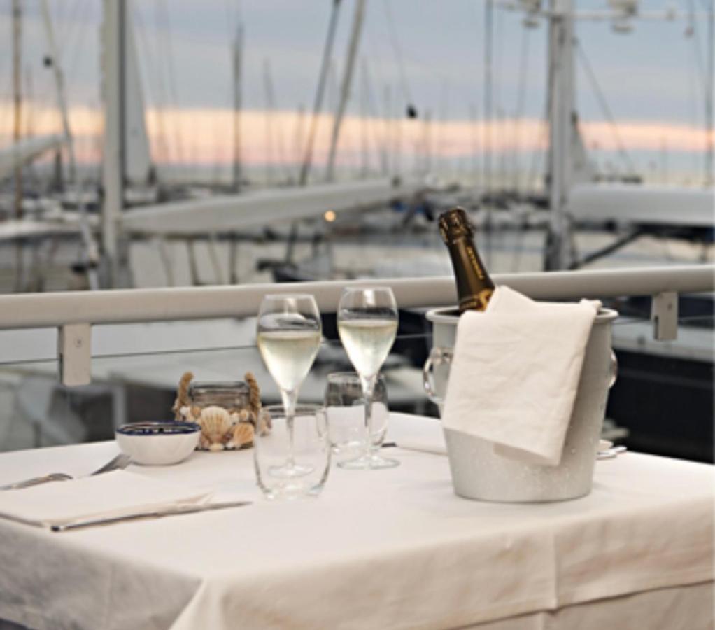 B E B Le Terrazze Sul Mare Bed & Breakfast Катандзаро Екстериор снимка