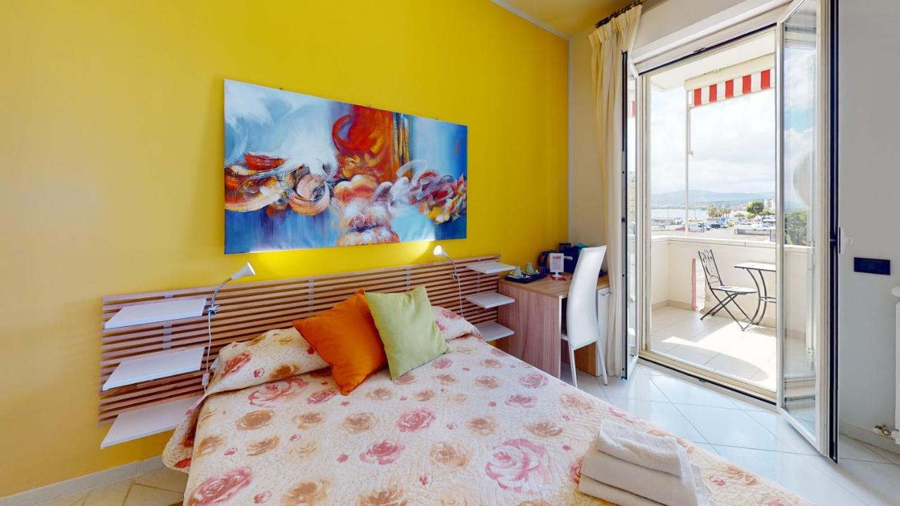 B E B Le Terrazze Sul Mare Bed & Breakfast Катандзаро Екстериор снимка